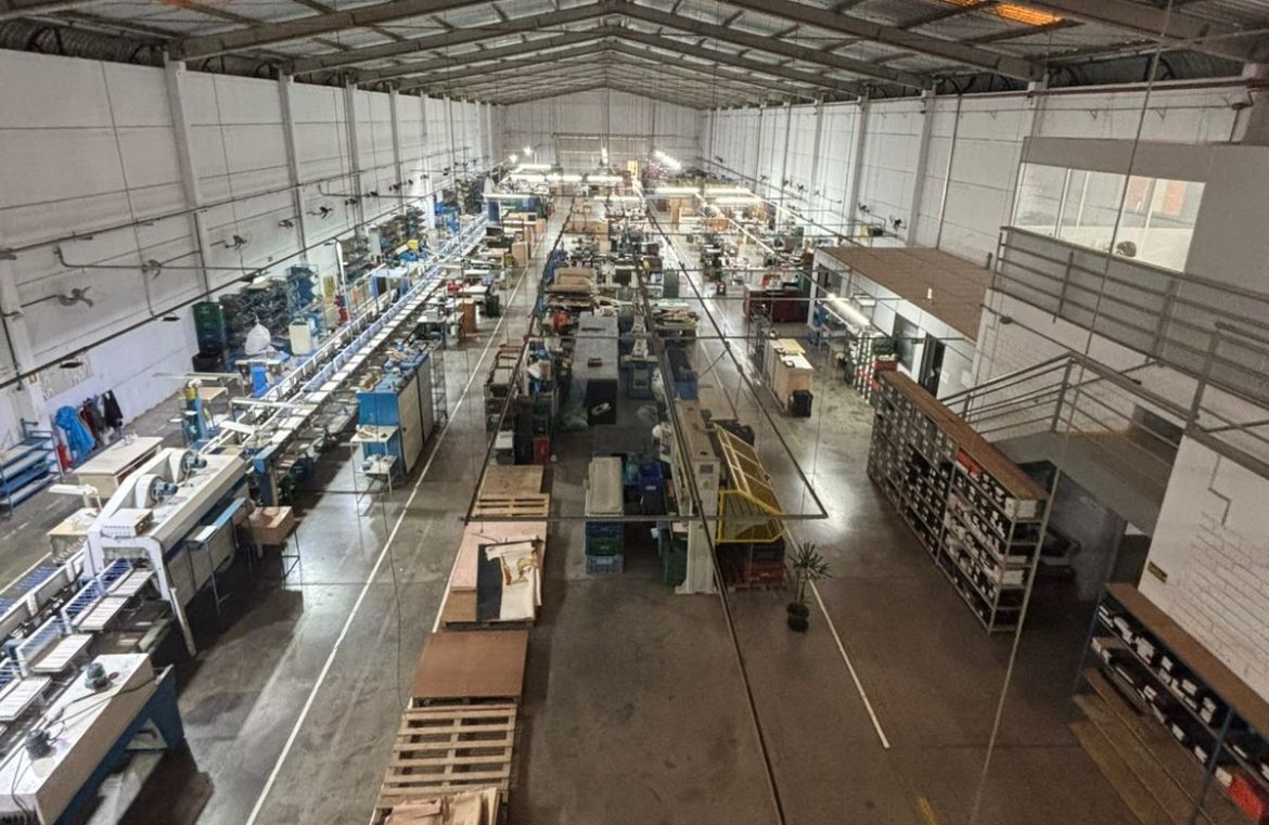 calcadista-do-rs-que-chegou-a-produzir-3,7-mil-pares-por-dia-anuncia-falencia-apos-tarifaco-dos-eua