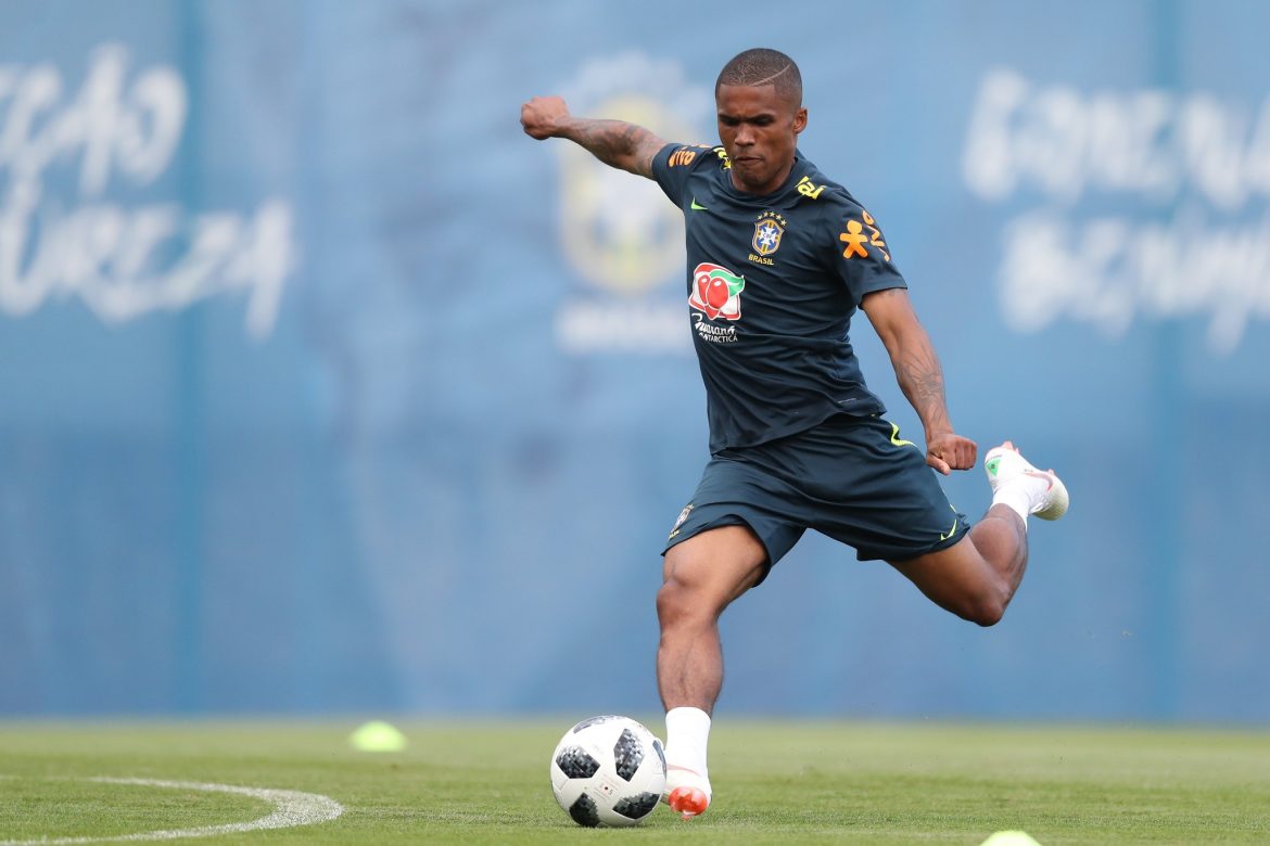 esperanca-em-copa,-polemicas-no-gremio-e-conta-em-site-+18:-quem-e-douglas-costa,-que-teve-prisao-decretada-por-nao-pagar-pensao