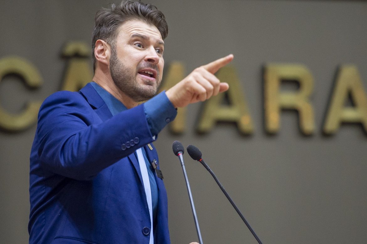 vereador-jesse-sangalli-quebra-a-clavicula-apos-acidente-em-porto-alegre-com-monociclo:-‘atravessei-desatento’