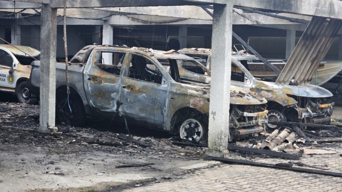 incendio-destroi-carros,-barcos-e-jet-skis-da-patrulha-ambiental-no-rs;-policia-suspeita-de-crime