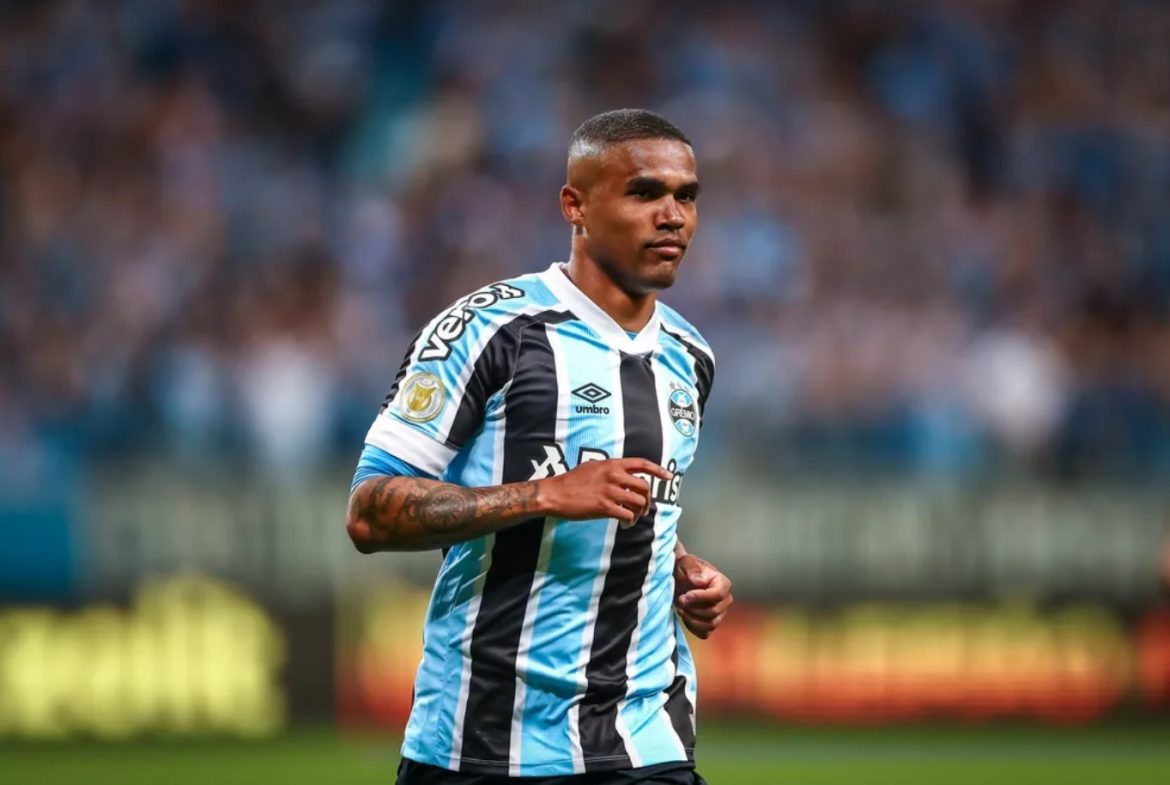 ex-gremio-e-selecao-brasileira,-douglas-costa-tem-prisao-decretada-por-divida-de-r$-492-mil-em-pensao-alimenticia