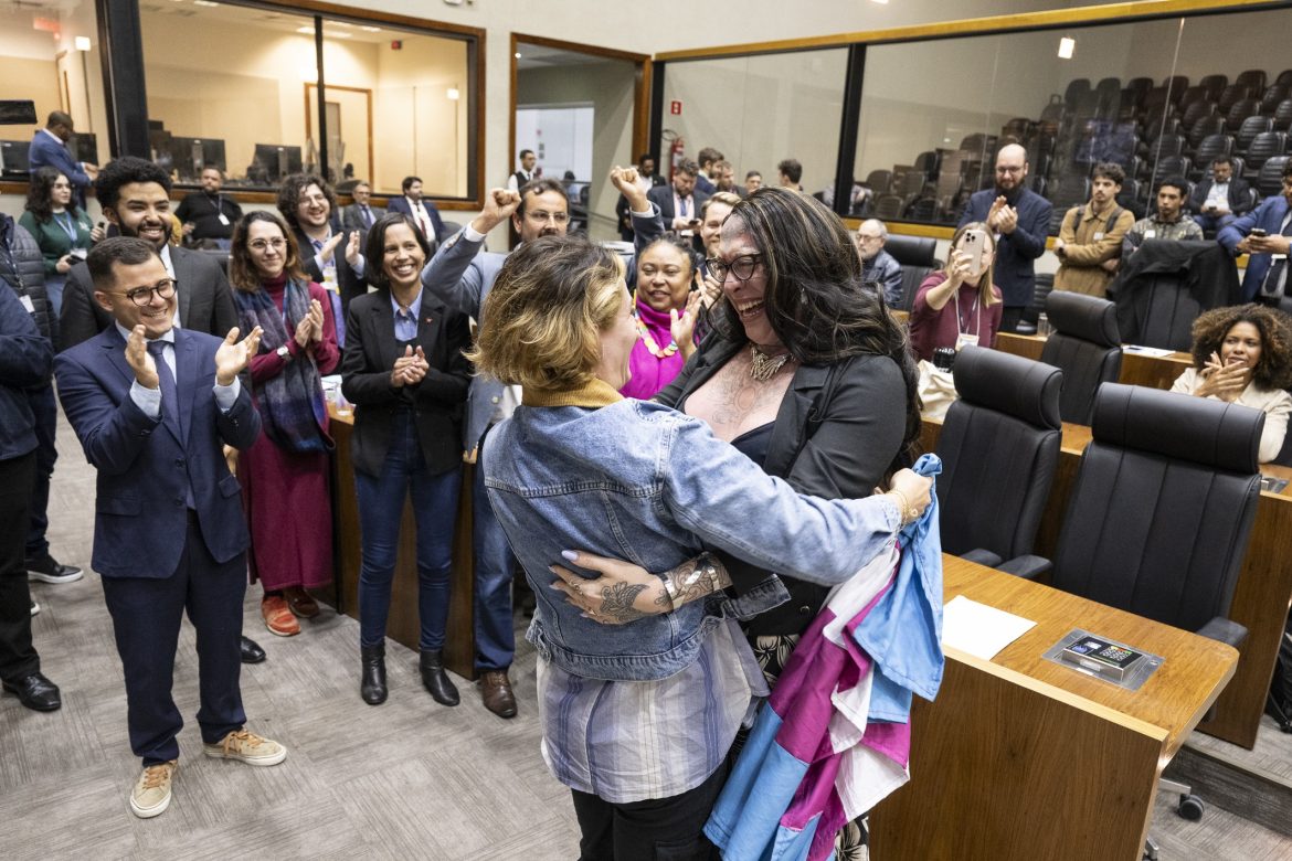 cotas-para-pessoas-trans-em-concursos-para-servico-publico-de-porto-alegre-viram-lei