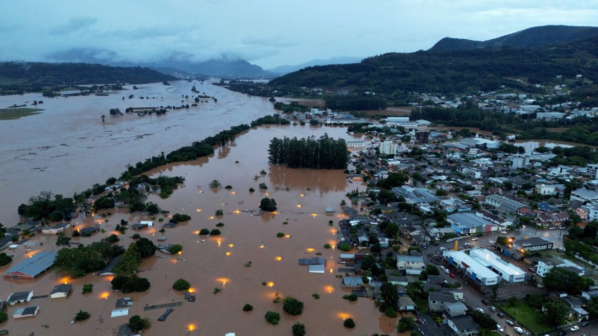 levantamento-identifica-quase-2-mil-areas-de-risco-de-deslizamentos-e-inundacoes-em-95-cidades-do-rs,-onde-vivem-564-mil-pessoas