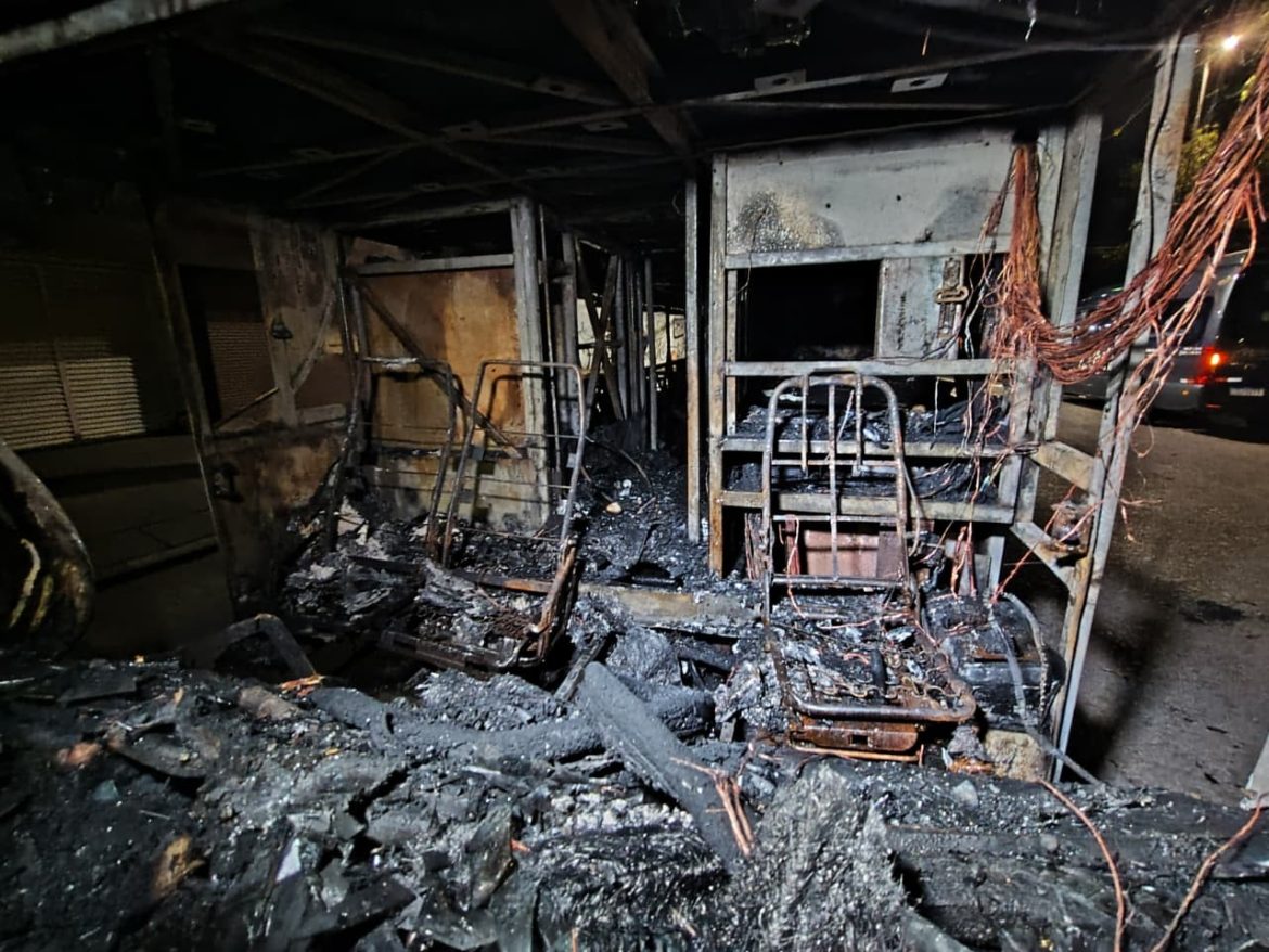 veja-como-ficou-onibus-de-turismo-destruido-por-incendio-apos-acidente-com-mais-de-50-estudantes-em-porto-alegre