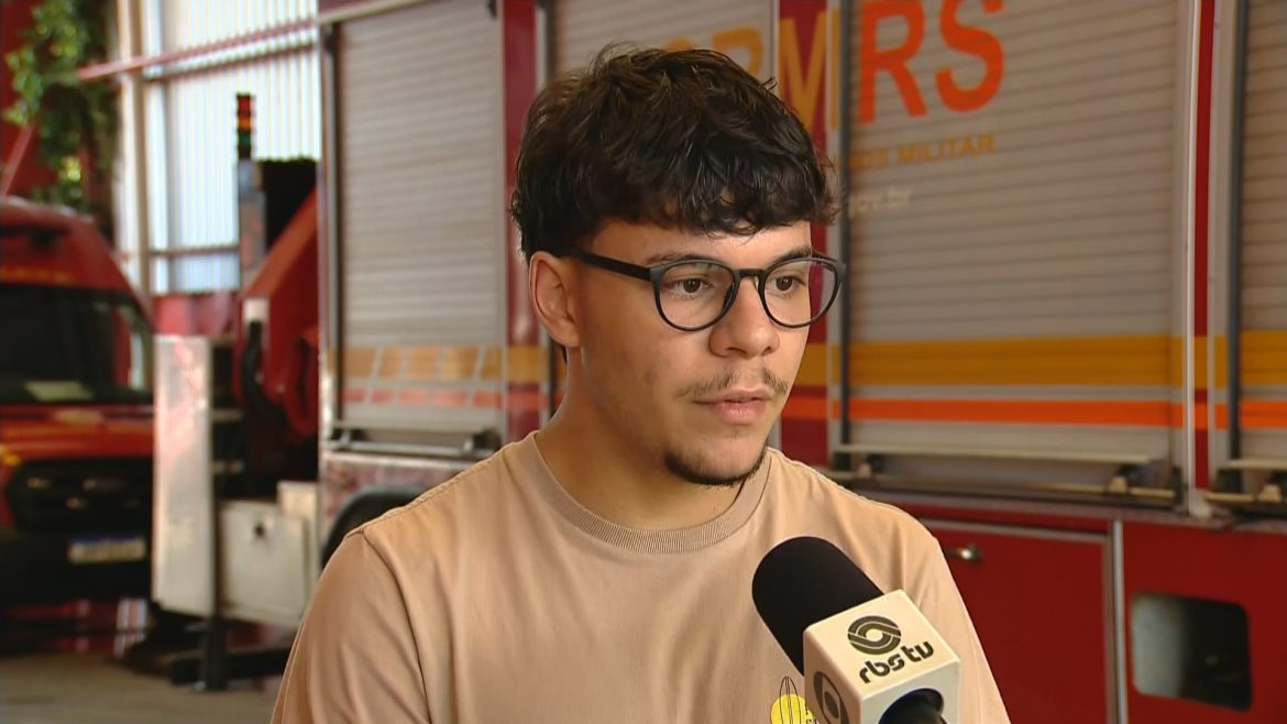 ‘botar-o-joelho-no-chao-e-agradecer’,-diz-estudante-que-estava-em-onibus-de-turismo-que-pegou-fogo-em-porto-alegre-e-ajudou-no-resgate-de-colegas
