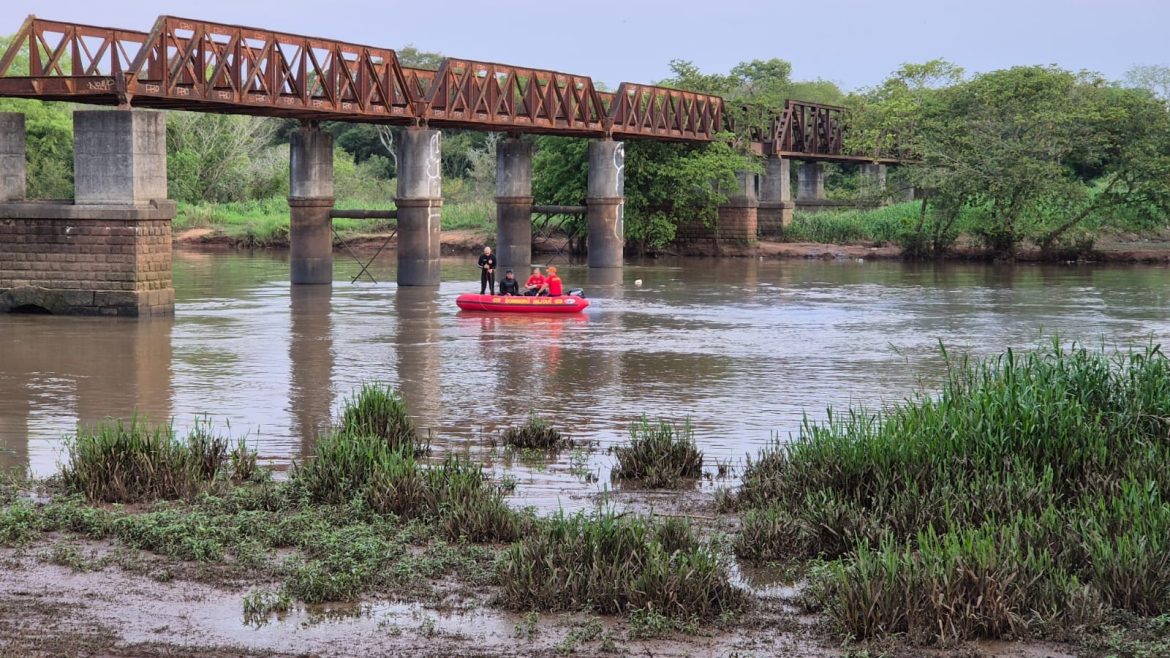 bombeiros-localizam-corpo-de-pescador-desaparecido-a-quatro-metros-de-profundidade-em-sao-leopoldo