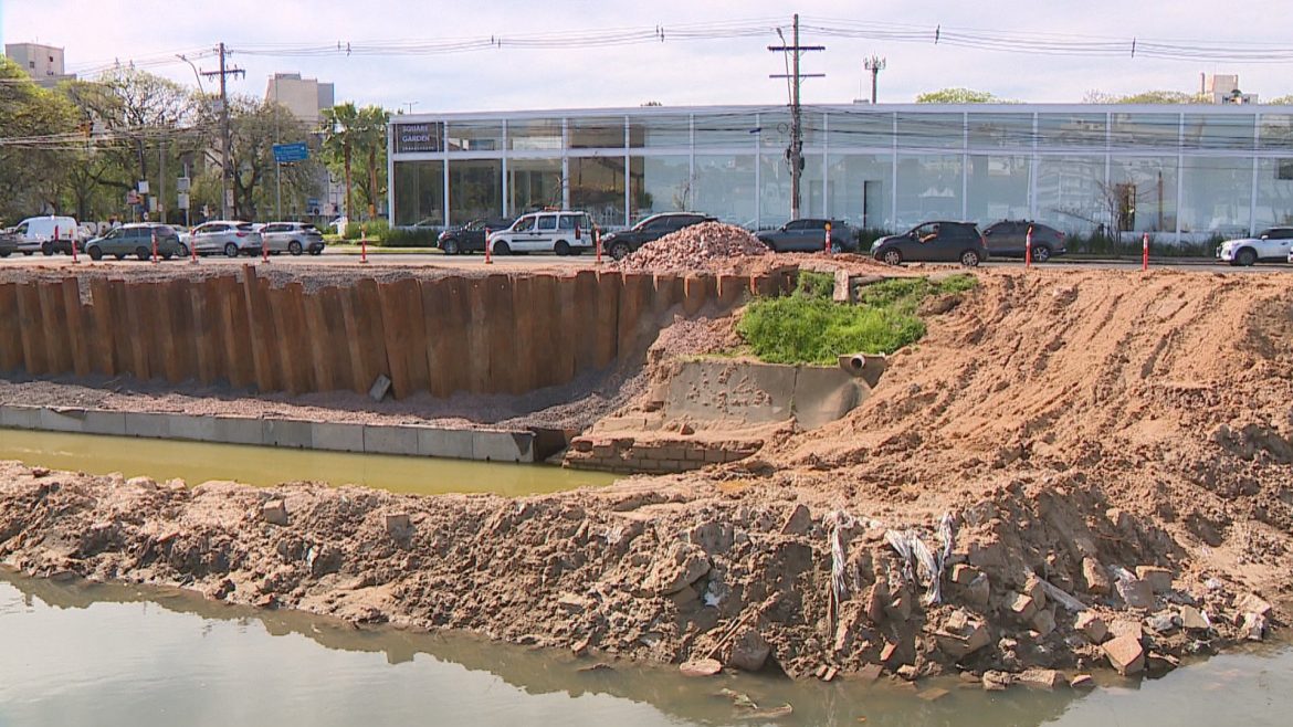 entenda-por-que-obras-em-grande-avenida-de-porto-alegre-se-arrastam-desde-2023