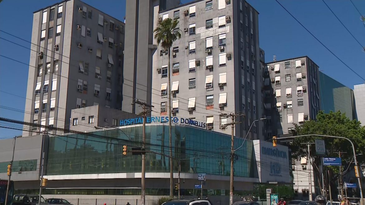 tecnicos-de-enfermagem-sao-presos-apos-suspeita-de-crime-sexual-contra-paciente-em-hospital-de-porto-alegre