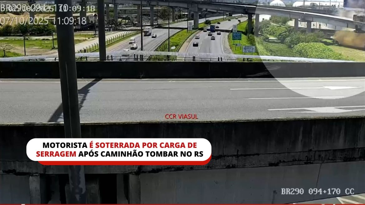 caminhao-que-tombou-e-soterrou-motorista-com-carga-de-serragem-no-rs-nao-tinha-tacografo,-diz-prf;-ela-sobreviveu-ao-ser-protegida-por-‘capsula-de-sobrevivencia’