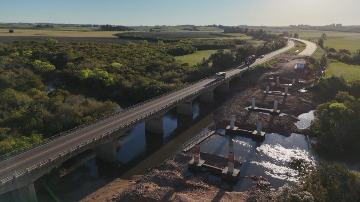 br-290:-estrada-que-liga-rs-a-argentina-tem-duplicacao-inacabada,-problemas-de-estrutura-e-mais-de-160-mortes