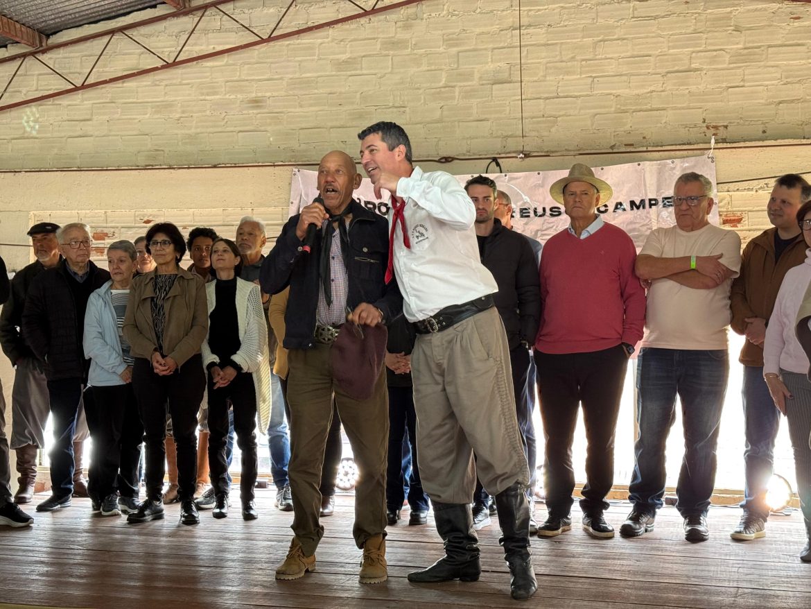 prefeito-troca-presentes-de-aniversario-por-doacoes-a-ctg-e-arrecada-r$-13-mil-em-festa-no-rs