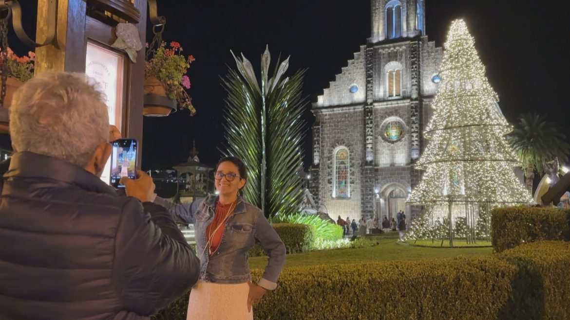 cedo-demais?-em-gramado,-natal-toma-conta-das-ruas-com-dois-meses-de-antecedencia;-fotos cedo-demais?-em-gramado,-natal-toma-conta-das-ruas-com-dois-meses-de-antecedencia;-fotos