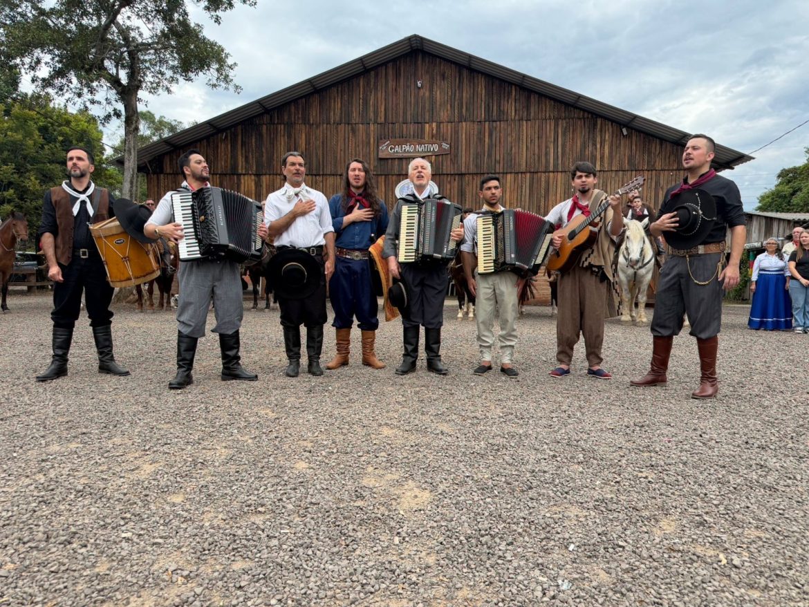 lancamento-das-cavalgadas-do-bem-tera-os-serranos-e-cavalo-caramelo-em-ctg-de-guaiba