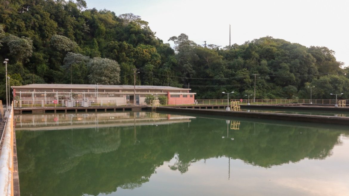 falta-de-agua-pode-atingir-480-mil-pessoas-em-mais-de-40-bairros-de-porto-alegre-durante-obras,-diz-prefeitura