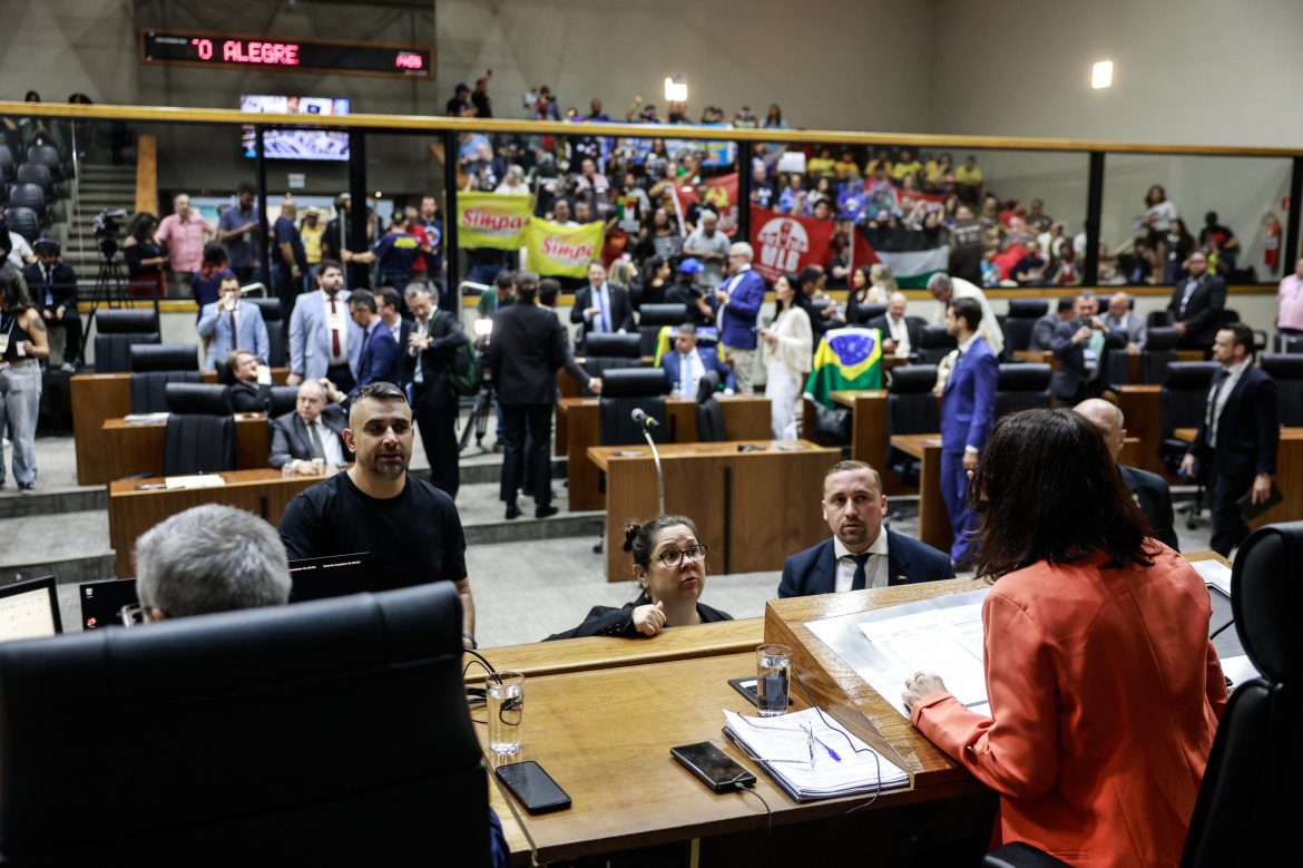 camara-aprova-projeto-que-autoriza-concessao-parcial-do-departamento-de-agua-e-esgoto-de-porto-alegre-a-iniciativa-privada
