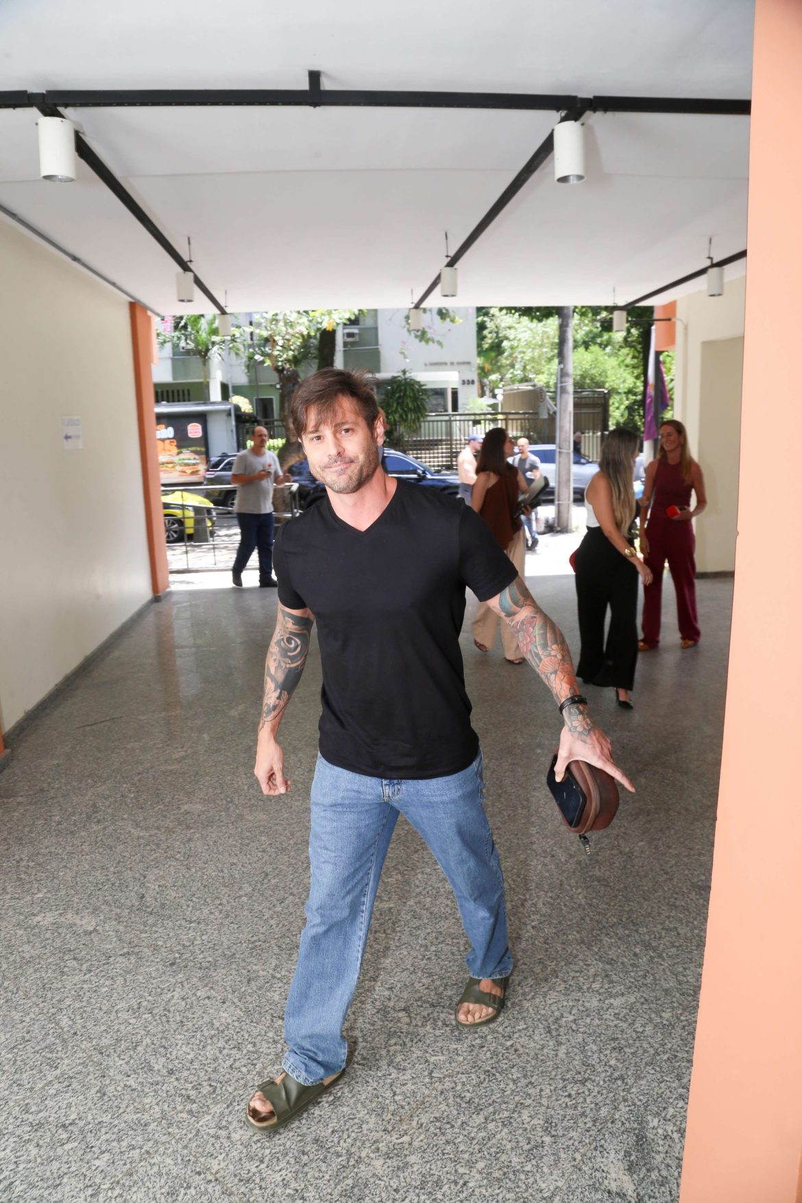 dado-dolabella-depoe-no-rio-sobre-denuncia-de-agressao-da-ex,-marcela-tomaszewski