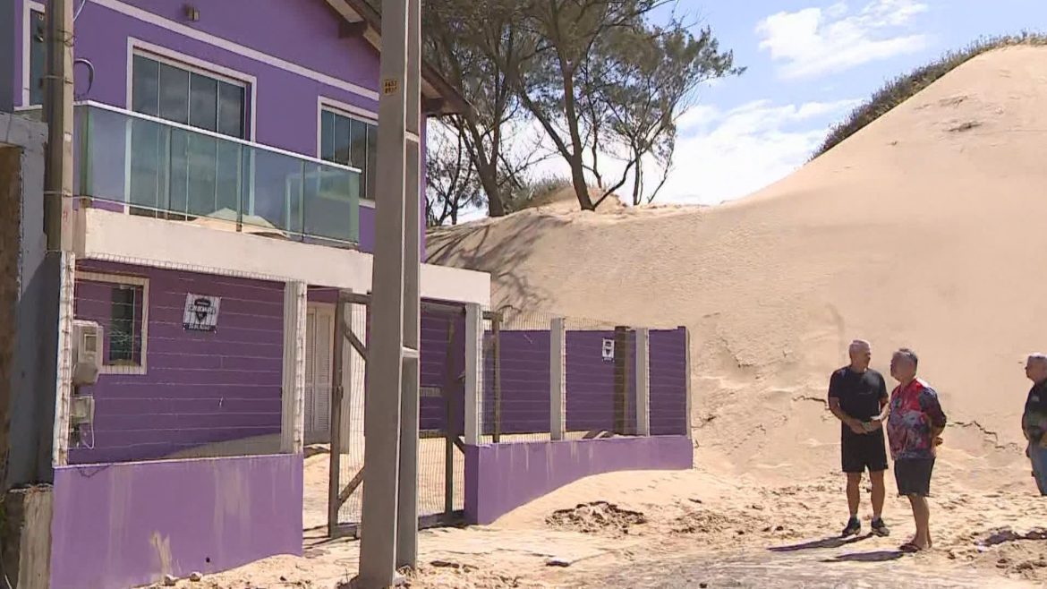 areia-invadindo-casas-ou-moradores-ocupando-espaco-da-natureza?-entenda-o-que-esta-acontecendo-com-as-dunas-no-litoral-do-rs