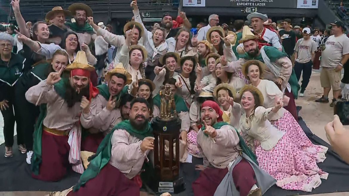 dtg-poncho-verde-vence-o-enart-pela-2o-vez-com-‘cavalo’-a-7-metros-de-altura-e-muita-emocao