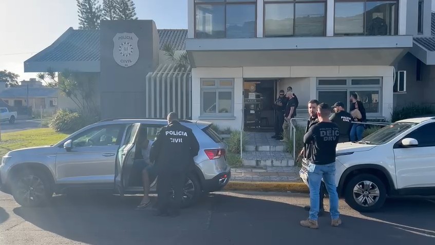 grupo-utilizava-fotos-de-armas-de-fogo-e-se-passava-por-faccoes-criminosas-para-extorquir-vitimas
