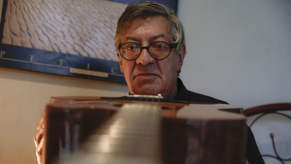 julio-reny,-musico-do-rs-que-perdeu-parte-da-visao,-e-agredido-por-ex-produtor-com-trofeu-apos-show,-diz-familia