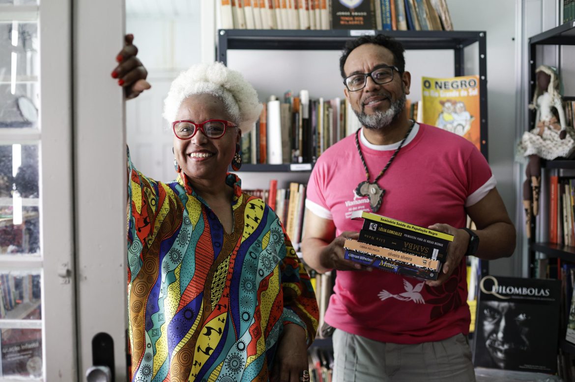 biblioteca-em-porto-alegre-mantem-5-mil-paginas-com-registro-de-negros-escravizados-que-entraram-no-rs