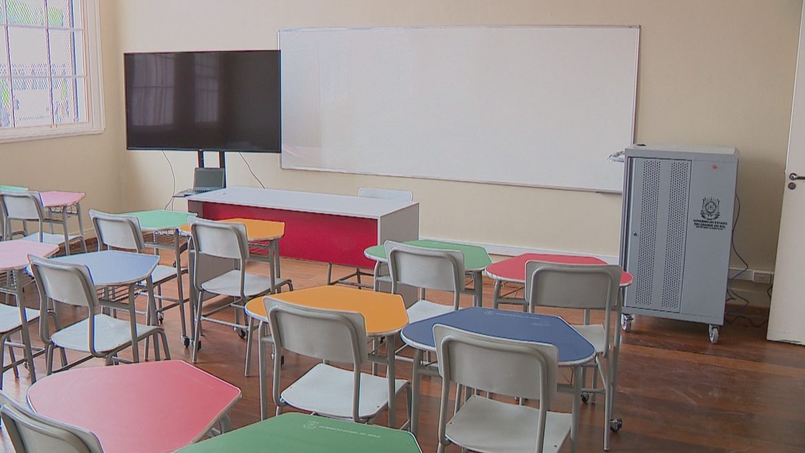 justica-suspende-instalacao-de-cameras-dentro-de-salas-de-aula-em-porto-alegre