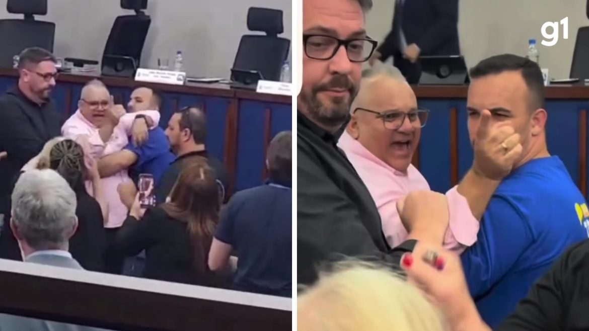 video:-vereador-parte-para-cima-de-colega-e-precisa-ser-contido-durante-discussao-em-sessao-no-rs