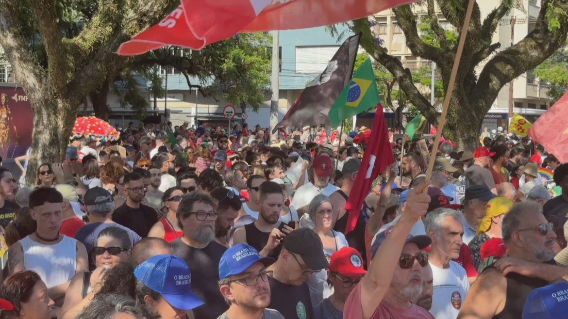 ato-contra-pl-da-dosimetria-reune-manifestantes-no-parque-da-redencao,-em-porto-alegre