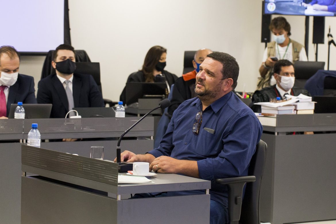boate-kiss:-justica-autoriza-que-musico-condenado-por-incendio-que-matou-242-pessoas-va-para-o-regime-aberto