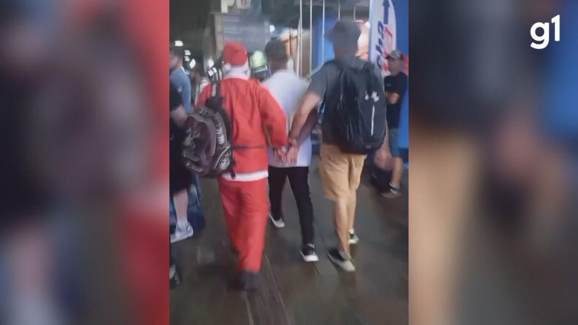 video:-policial-disfarcado-de-papai-noel-prende-foragido-da-justica-na-rodoviaria-de-porto-alegre