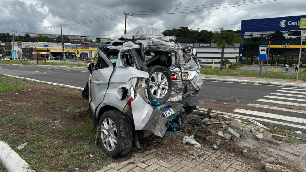 seis-pessoas-ficam-feridas-em-acidente-entre-carreta-e-cinco-carros-na-rsc-453,-em-caxias-do-sul