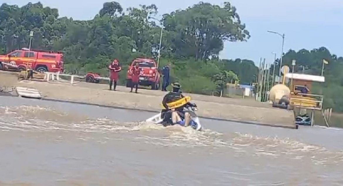 ‘quanto-tempo-meu-corpo-vai-aguentar?’,-empresario-que-ficou-19-horas-a-deriva-relembra-aflicao-apos-cair-de-moto-aquatica-no-rs