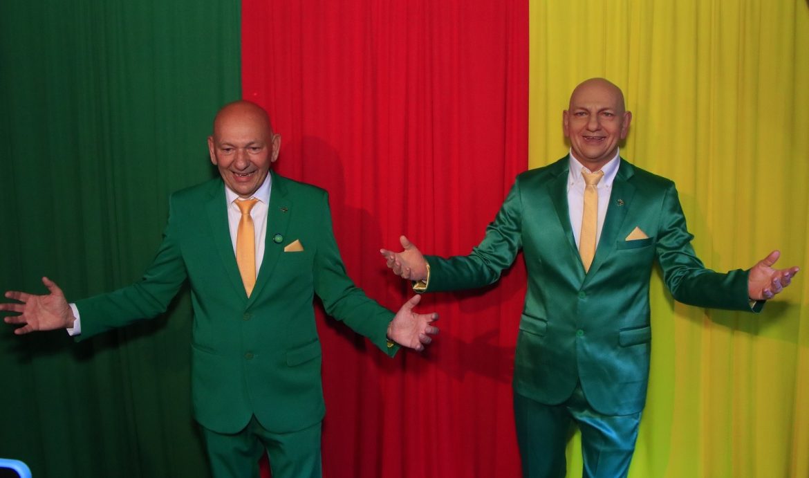 luciano-hang-se-emociona-em-inauguracao-de-estatua-no-museu-de-cera-de-gramado:-‘gratidao’