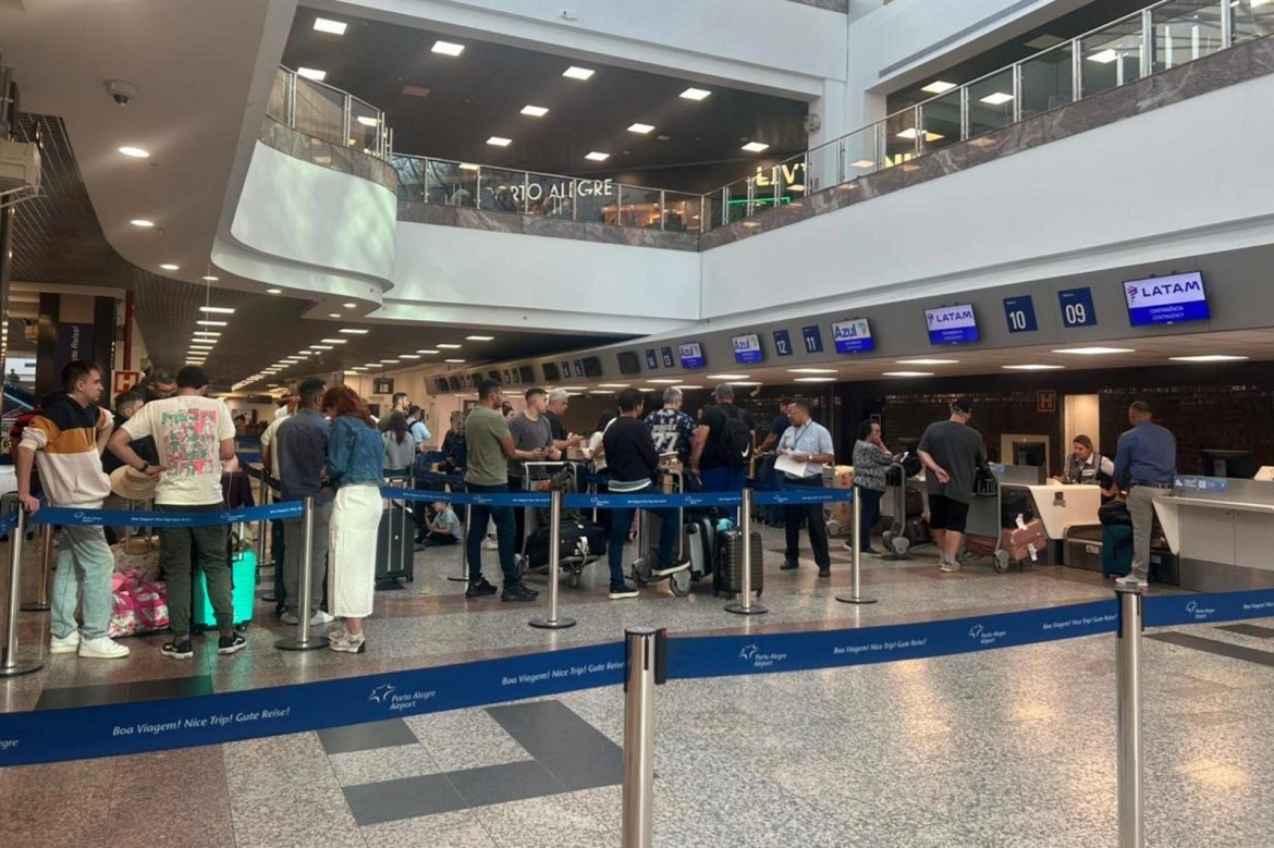 falta-de-luz-provoca-atrasos-em-voos-e-gera-filas-no-aeroporto-de-porto-alegre