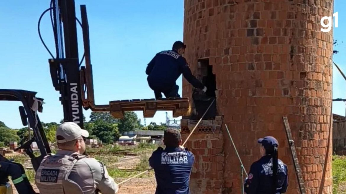 video:-homem-e-resgatado-apos-ficar-dois-dias-preso-em-chamine-na-serra-do-rs