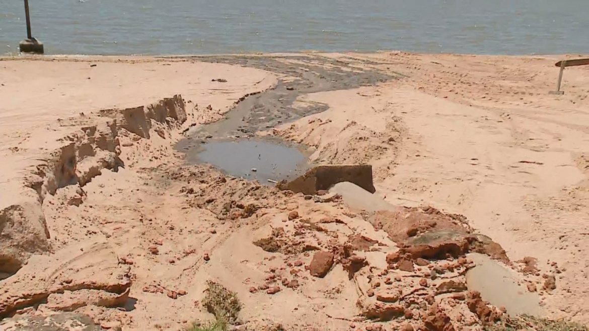 chuva-causa-erosao-de-1-km-em-praia-de-sao-lourenco-do-sul;-video