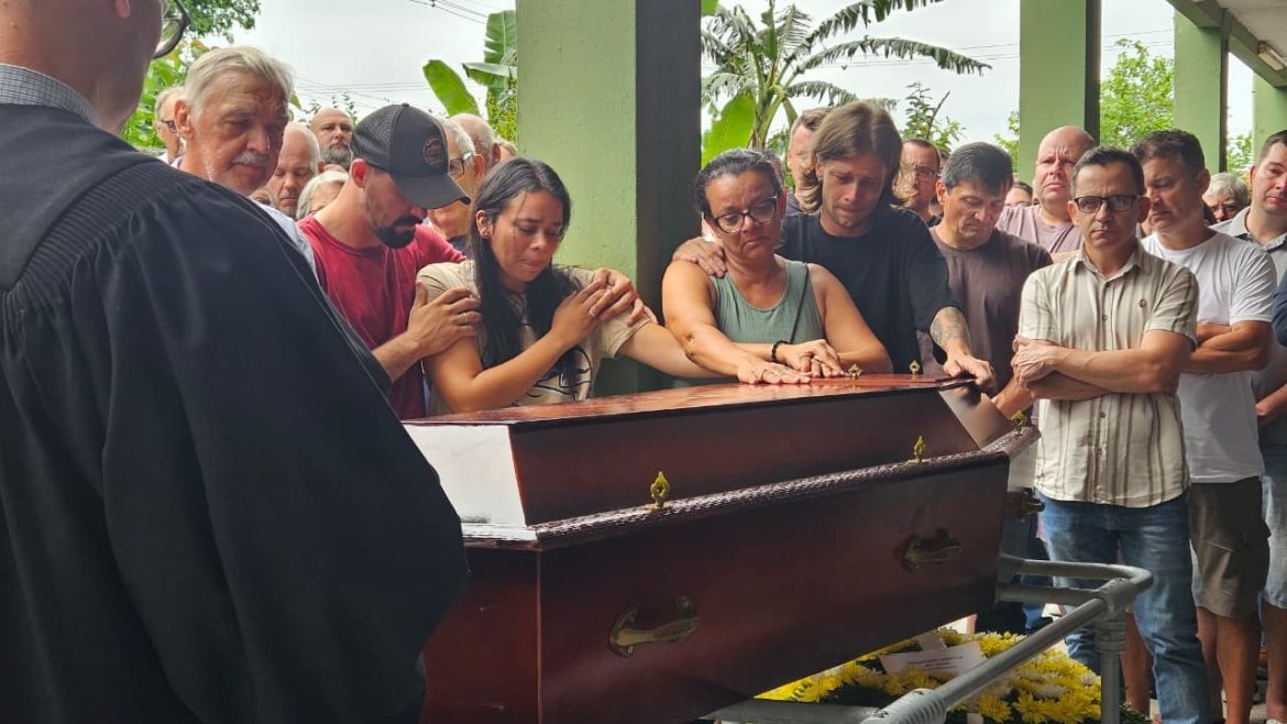 corpo-de-produtor-rural-morto-por-policiais-militares-durante-acao-e-sepultado-em-pelotas
