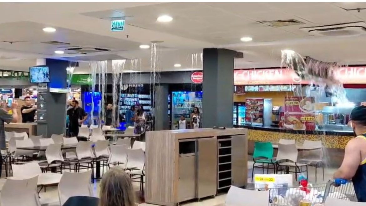 teto-de-hipermercado-desaba-durante-temporal-em-porto-alegre