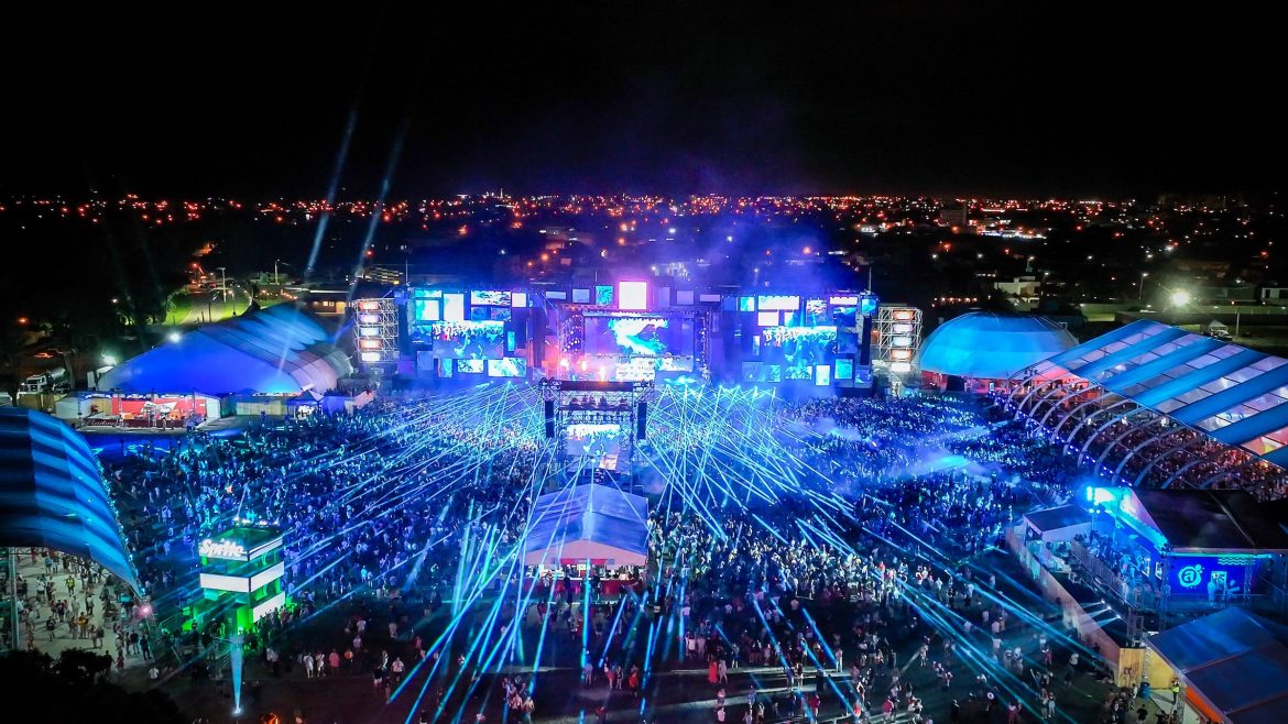 planeta-atlantida:-como-30-anos-de-festival-redefiniram-o-verao-e-movimentam-a-economia-do-rs