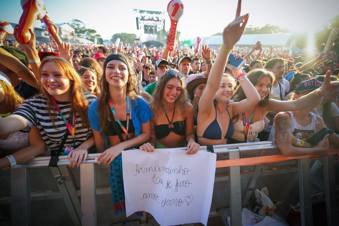 planeta-atlantida-deve-ter-ceu-fechado-e-garoa-durante-os-shows;-veja-previsao-do-tempo-para-o-festival