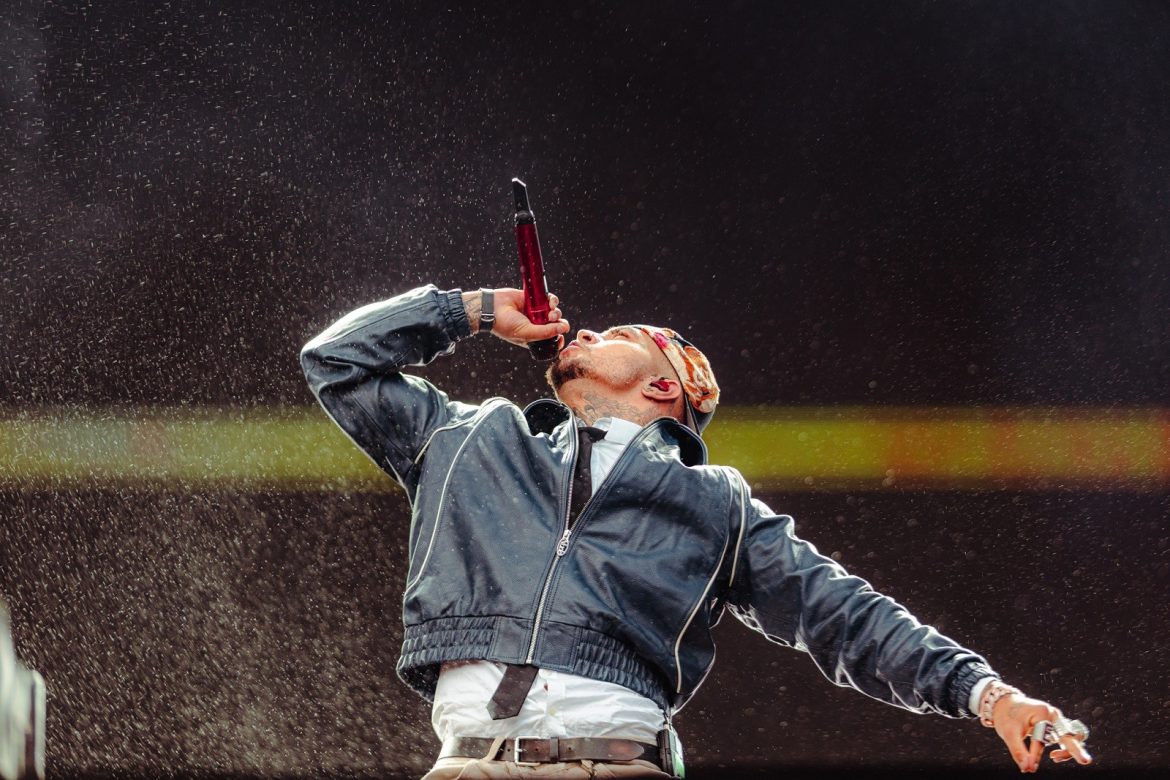 veigh-desfila-hits-e-mostra-forca-do-trap-no-planeta-atlantida