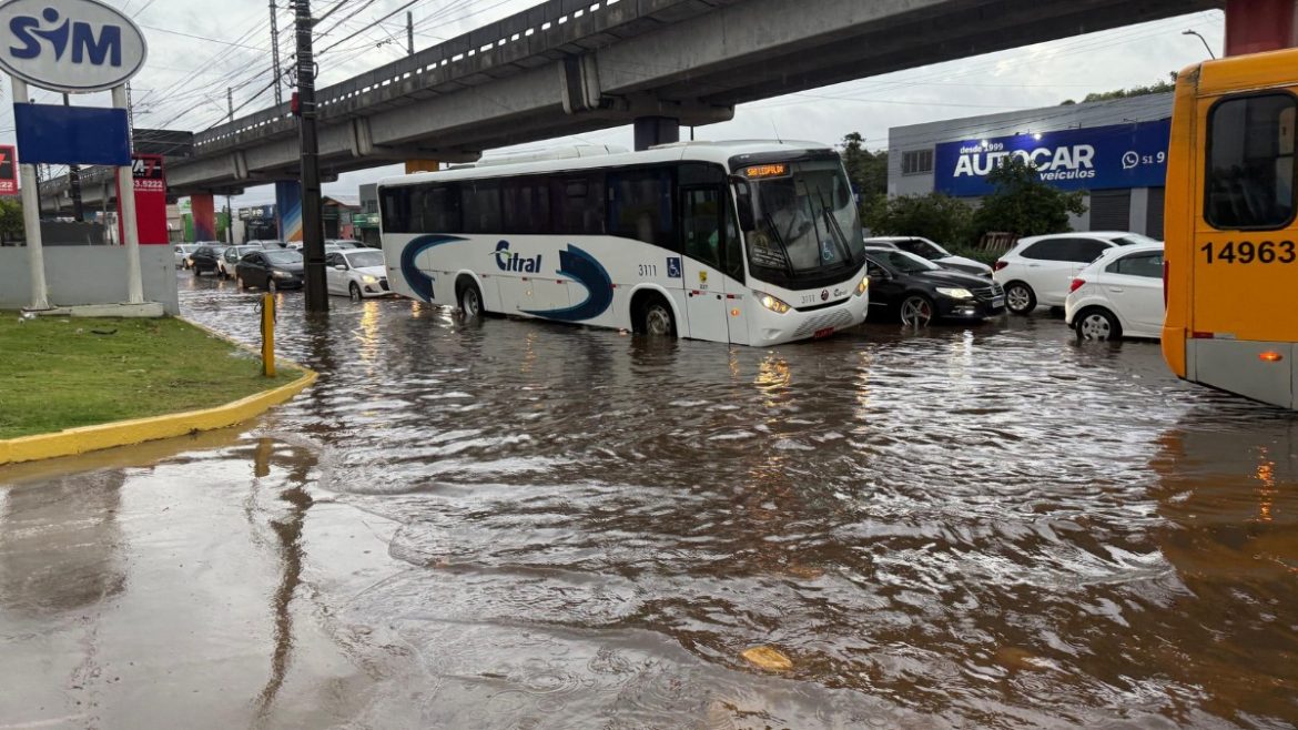 temporal-no-rs-causa-alagamentos-e-uma-morte-por-descarga-eletrica