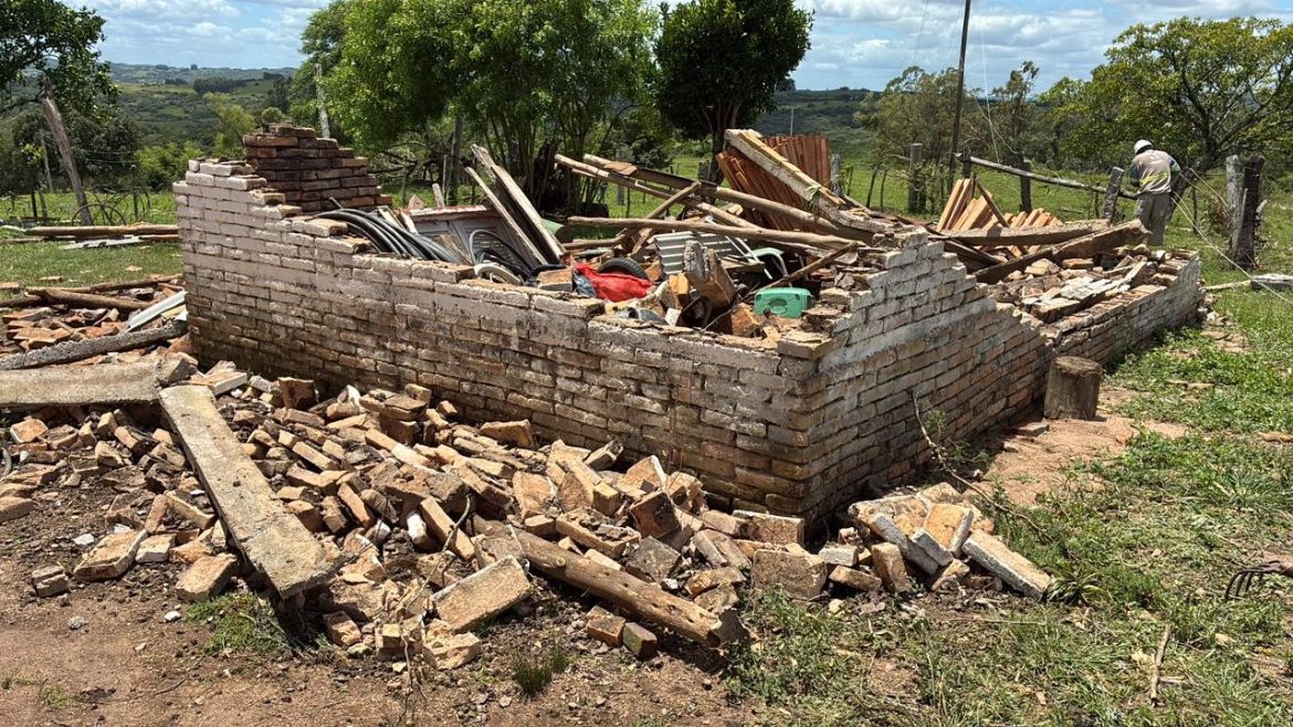 ventania-de-100-km/h-causa-estragos-no-rs-e-defesa-civil-avalia-se-fenomeno-foi-um-tornado