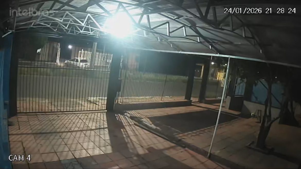 video:-camera-de-seguranca-registra-movimentacao-de-veiculos-na-casa-de-familia-desaparecida-no-rs;-policia-investiga