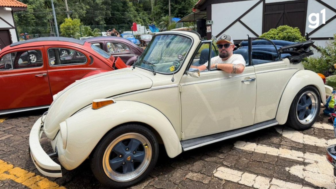 fusca-conversivel-raro-roda-1,6-mil-km-ate-o-rs-e-vira-atracao-em-encontro-de-carros-classicos
