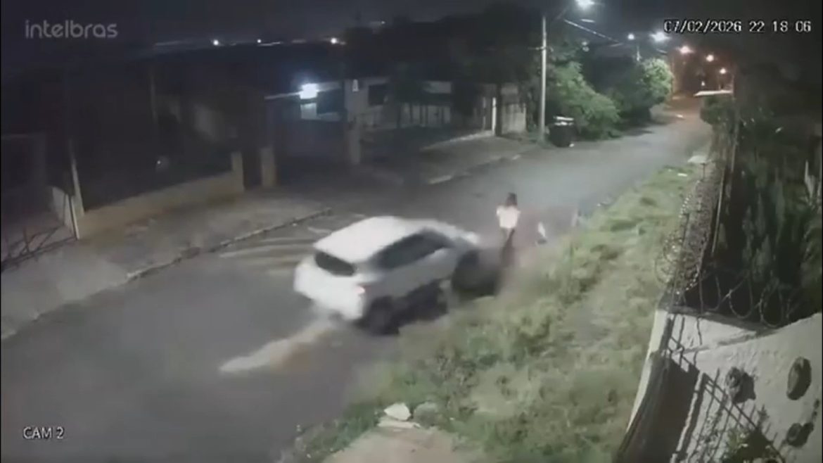 camera-registra-momento-em-que-mulher-e-atropelada-no-rs;-motorista-fugiu-sem-prestar-socorro