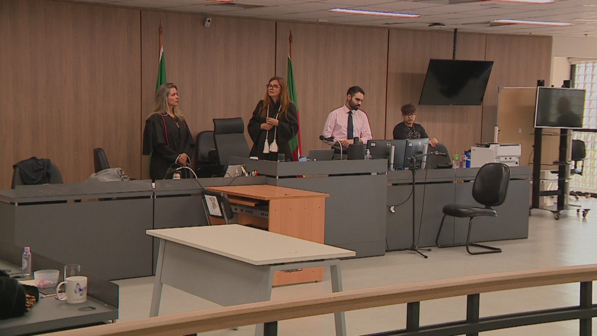primeira-sentenca-sob-nova-lei-do-feminicidio-em-porto-alegre-condena-reu-a-24-anos-de-prisao