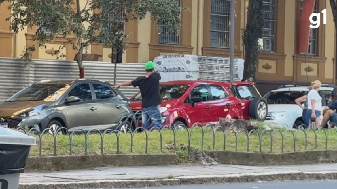 motoristas-relatam-pressao-e-medo-com-atuacao-de-flanelinhas-em-porto-alegre