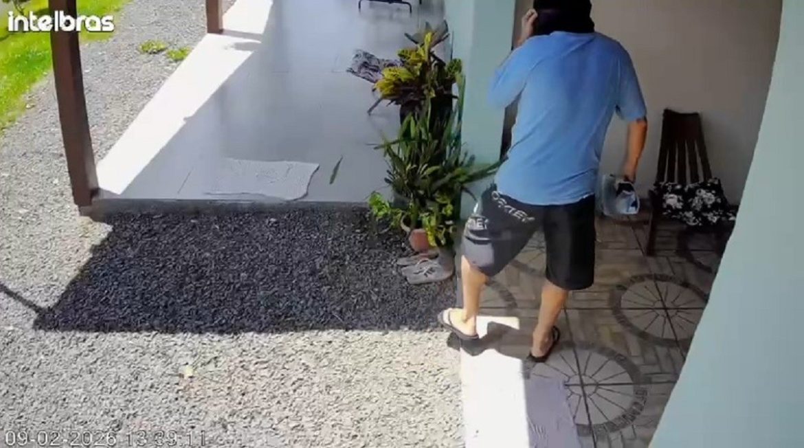 video:-homem-e-preso-suspeito-de-invadir-casa-e-tentar-sedar-vizinha-com-pano-molhado-com-gasolina,-diz-policia