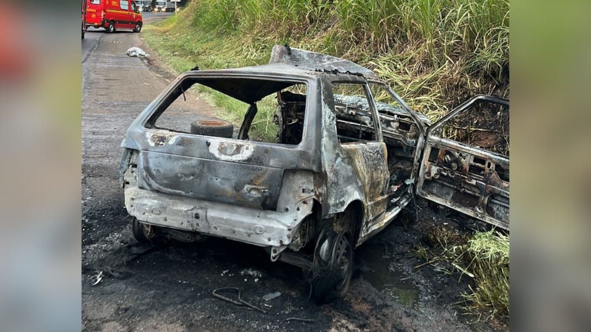 motorista-de-41-anos-morre-apos-bater-em-caminhao-em-acidente-que-deixou-carro-totalmente-carbonizado-no-rs